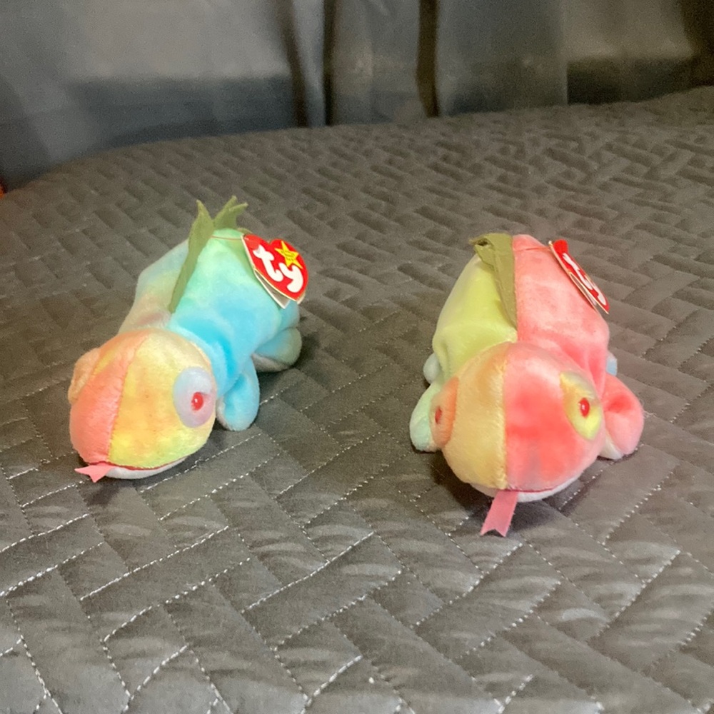 Vintage 1997 Iggy Beanie Babies.  Both babies come together.